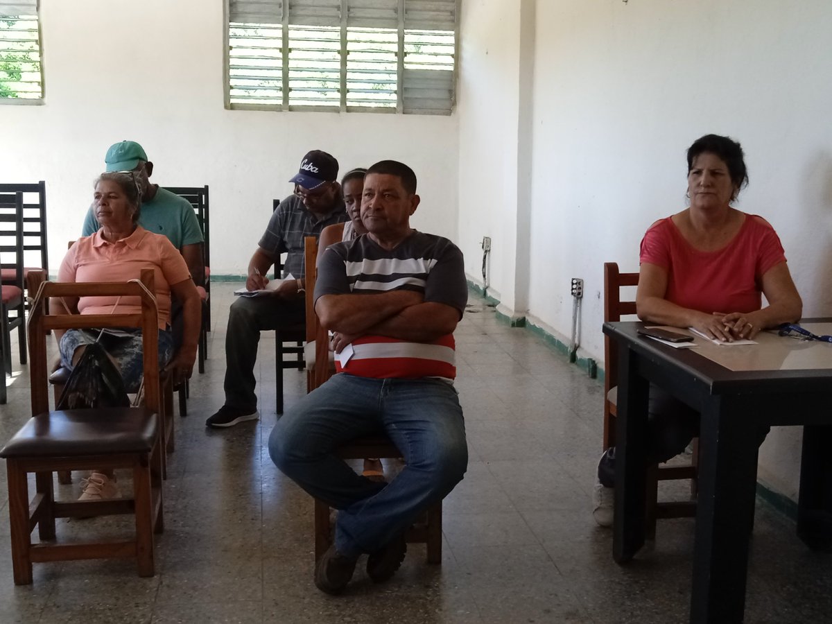 Evaluación con la participación de representantes de la empresa agroindustrial de granos de los Palacios,  de las posibilidades que tiene el municipio #Sandino para el autoabastecimiento de arroz. #UnidosXCuba #DePieYCombatiendo #PinarXNuevasVictorias