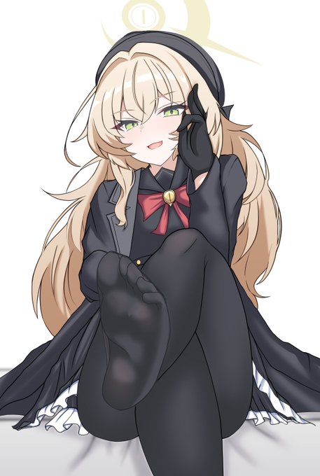 服描く練習用のニヤニヤ教授です 