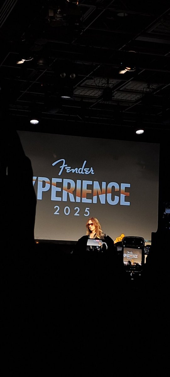 Jさん初めて見たけどかっこよくて面白くて最高でした😭✨
スタンプラリーもしてグッズも買っちゃいました🎶
 #FenderExperience2025
#フェンダースペースオーサインギター