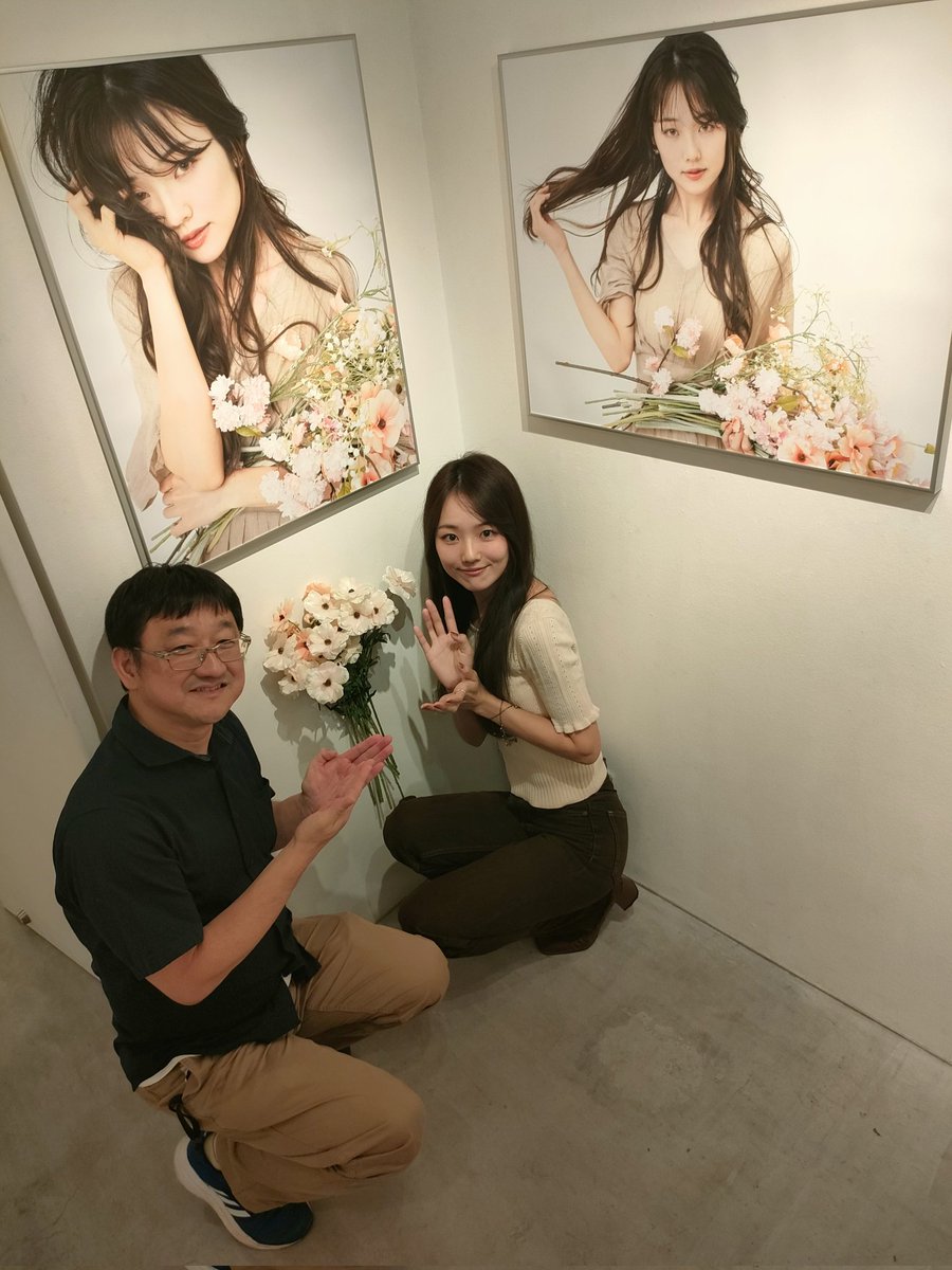 【御礼】
御木ももあ写真展、無事終了しました。
ご来場頂いた皆さま、ありがとうございました🙏

ももあさん、河野さん、出展者の皆さんに感謝申し上げます🙇！

作品については追々説明したいと思います。

とり急ぎ御礼まで。

#Liveinart
#御木ももあ写真展
<a href="/emumu_mu/">みきもも</a>
<a href="/kono_hideki/">河野英喜</a>