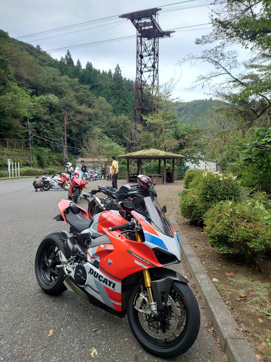 booboo_GG's tweet photo. ソロツーリングでした
いつもの奥多摩方面へ
周遊道路ではバイクが事故して救急車来てました
運転気をつけよう https://t.co/gN8VAOxst4
