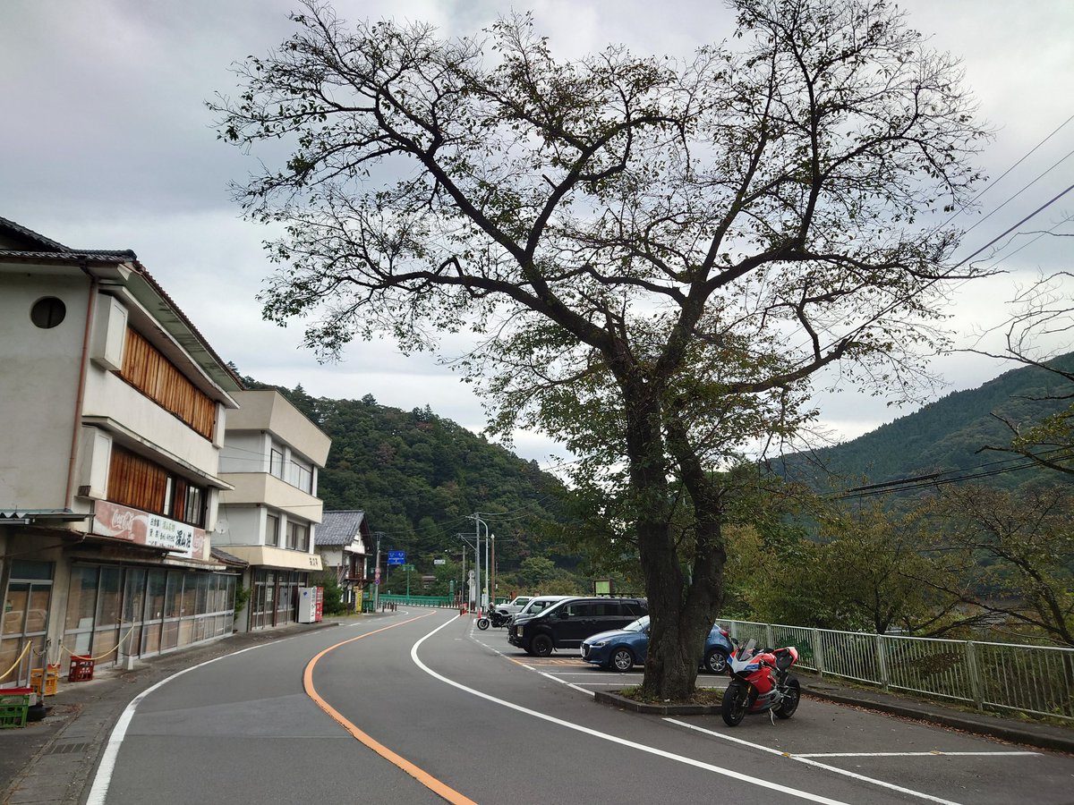 booboo_GG's tweet photo. ソロツーリングでした
いつもの奥多摩方面へ
周遊道路ではバイクが事故して救急車来てました
運転気をつけよう https://t.co/gN8VAOxst4