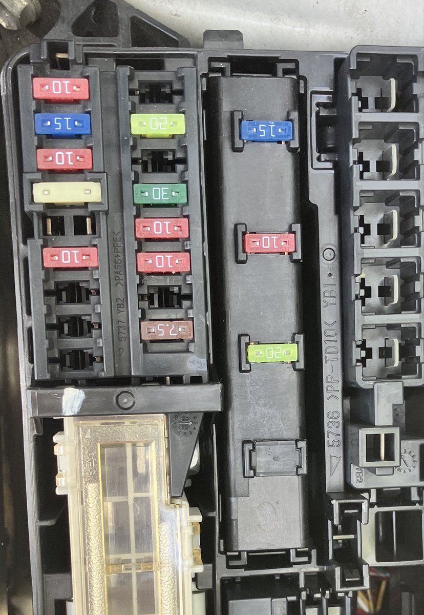 Schattenburg's tweet image. クランク角センサー不具合がCVTにも波及していたせいでセンサー交換後も変速に問題があったけど、#ETCS と #EFI と #ECU のヒューズ抜きリセットを試したら症状が落ち着いた。
あと50kmぐらいは大人しく再学習させないと後々ダメになるらしいので、また週末にドライブして学習させないとな・・・