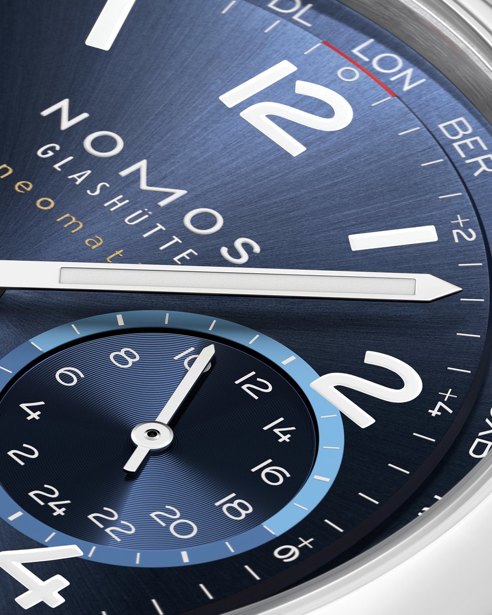 nomosglashuette's tweet image. A new strap can transform how a watch wears on the wrist. The blue-black textile strap, for example, complements the dial color of Club Sport neomatik #Worldtimer blue perfectly—enhancing the sunburst finish and making it shine even brighter. nomos-glashuette.com