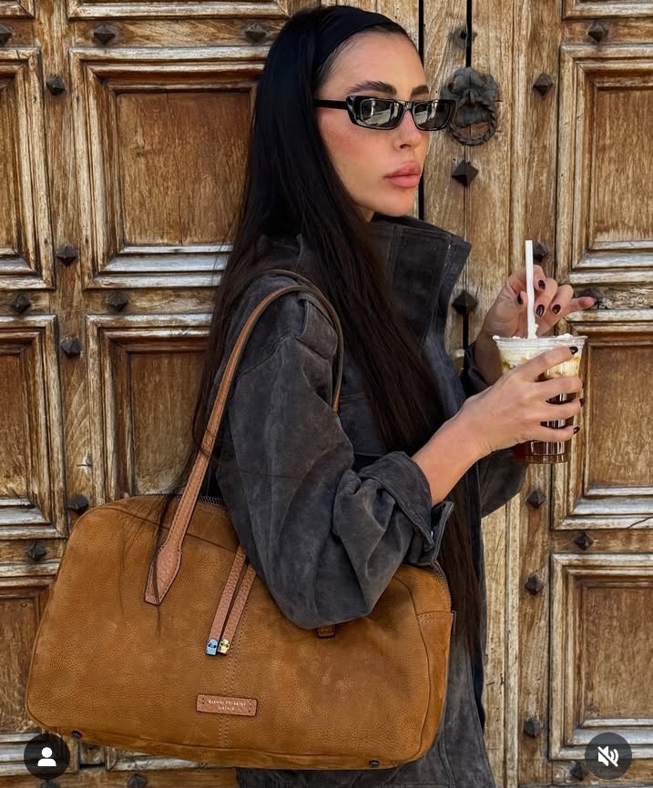 Sonia6S's tweet image. La dottoressa che in un solo post ci regala il weekend senese,il selfie tanto atteso con il fidanzato (amori bellissimi 😍🥹❤️), la sponsorizzazione al negozio del suocero 👜, la sua bellezza e pure un bel 🍄 (ce la vedete alla ricerca di funghi... 🤏🏻🥰)
Tutta vita🎀🎀
#tommavi