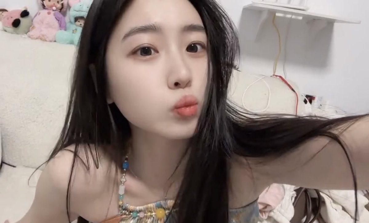 莉莉娅是母狗 tweet media