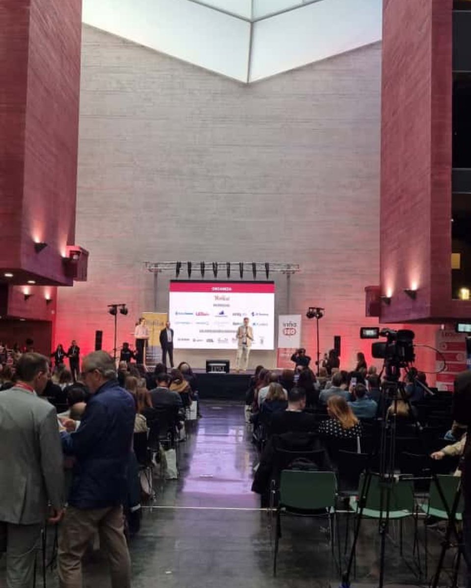 gurenet's tweet photo. Nuestro compañero Adrián, Consultor SEO, asistió en Logroño a @vinaseoevento 🍇💻, uno de los eventos del año del sector.

El SEO local, la IA, la automatización y los datos estructurados fueron los grandes protagonistas.

En #Gurenet apostamos continuamente por la formación. 🚀 https://t.co/kJ6ZChiMCT