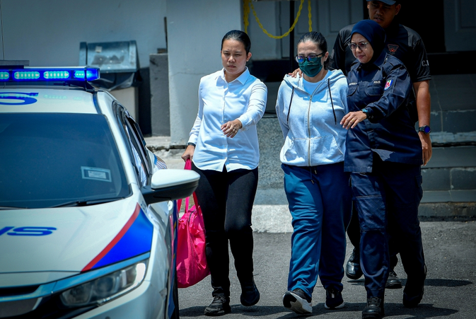 SinarOnline's tweet image. Sharifah Faraha dituduh miliki pistol, dipercayai dibekalkan kepada warga Israel
Seorang pegawai polis memberitahu Mahkamah Sesyen bahawa, beliau dimaklumkan mengenai penemuan sepucuk pistol di dalam sebuah beg galas berwarna hitam ketika serbuan dilakukan di sebuah rumah.…