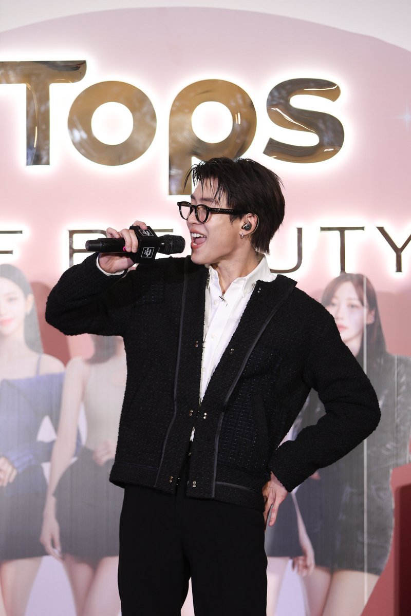 miseensceneTH's tweet photo. คนหล่อติดแอ็ค 🤓 ใส่แว่นเจลบอยส์
#มีสอองแซน
#MISEenSCENETH
#MISEenSCENEXNEW
#NEWCHAYAPAK https://t.co/xMLsE1MxtW