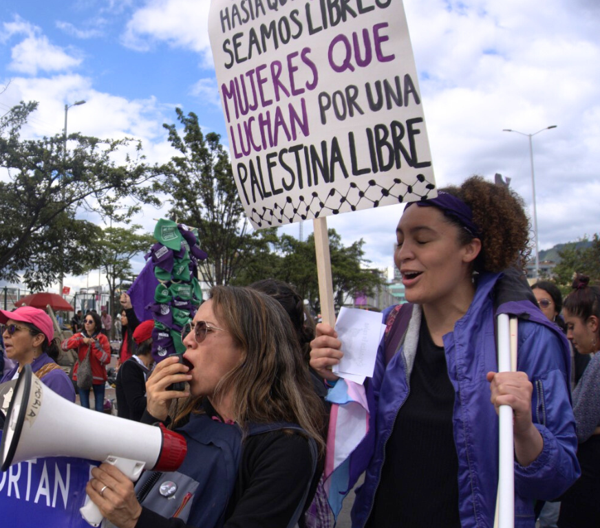 Hamas violó, torturó y asesinó a TODAS las rehenes israelíes en Gaza.
Sólo sobrevivieron los hombres.

Silencio ensordecedor entre los colectivos feministas pro-Palestina en todo el mundo.

Ser zurdo es ser un retrasado mental y un maldito HDP.