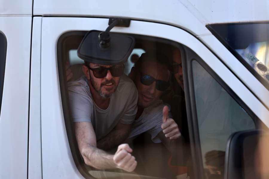 #TelAviv estalla ante la esperada #liberación de los #rehenes: "La pesadilla ha terminado"
acortar.link/YLPUcR
#13Oct EFE Proclamaron los altavoces a las decenas de miles de personas reunidas: "La pesadilla ha terminado, ¡ya no quedan rehenes vivos en Gaza!".