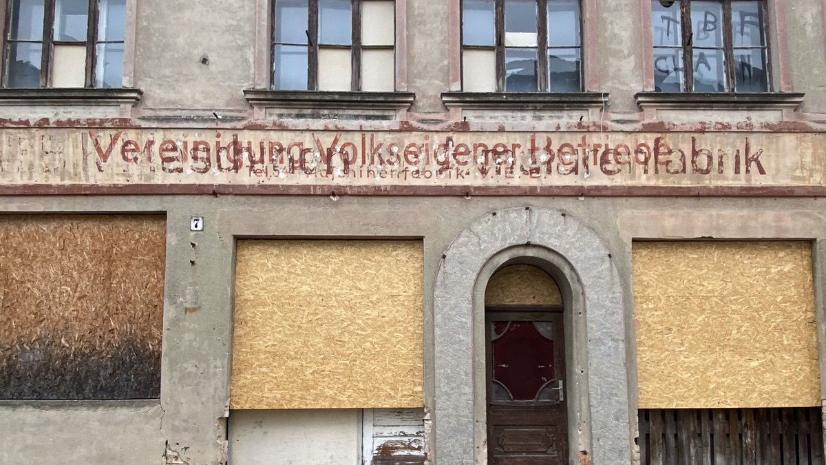schoene_jens's tweet image. Maschinenfabrik? Volkseigener Betrieb? Vereinigung Volkseigener Betriebe?
In jedem Fall: Spuren der #DDR in #Brandenburg.