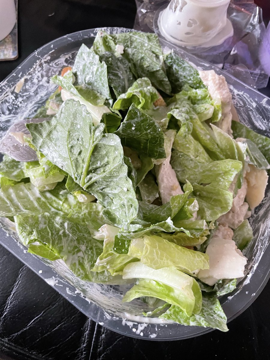 ishea_i's tweet photo. Just a hot girl eating her hot girl salad on a Monday afternoon #100happydays Day 13 https://t.co/mhMF3yyfLB
