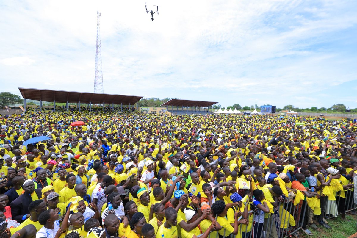 Thomas_Tayebwa's tweet image. I Joined my @NRMOnline colleagues and the jubilant crowds of Madi Okollo District at Ajai Sports Stadium and later in Arua City at the Golf Course, to welcome our candidate, H.E. @KagutaMuseveni, for campaign rallies. As the NRM set its focus on protecting the gains of the past…