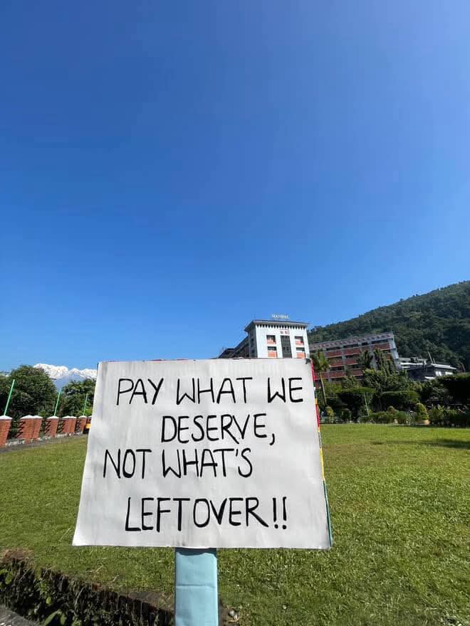 नर्सहरुलाइ सम्मान स्वरुप नर्सिङ दिवसमा केही भावुक शव्द पोखिदिए पुग्छ !
अनि,
त्यसको बदलामा जतिनै पेलाएपनी  मासिक तलब रु.१५०० दिए पुग्छ!
😡