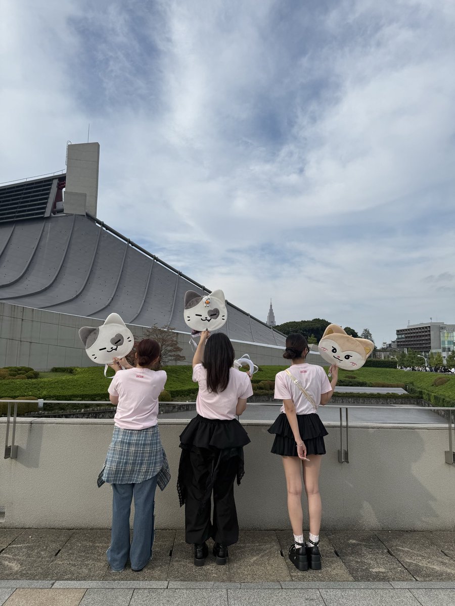 itzy_0829's tweet image. 幸せな3日間をありがとう！
初めてのパフォーマンスもたくさん見れたし、なにより目の前でイェジちゃんをみれて本当に大号泣でした😭
連番してくれた2人も3日間ありがとう🙌🏻