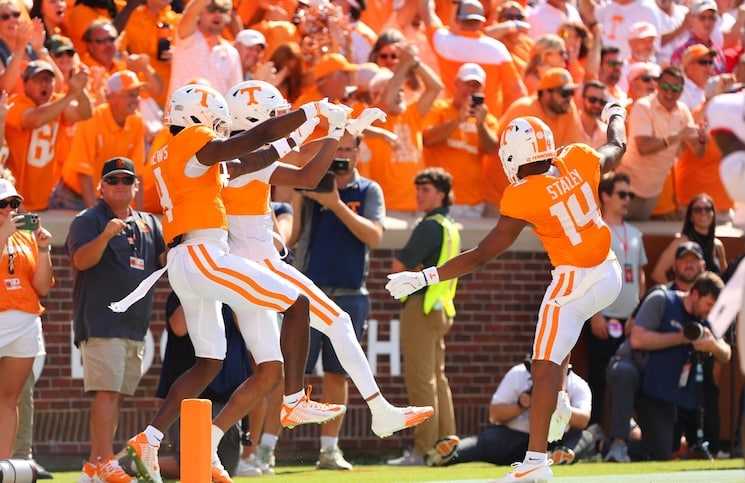 joeypetersen8's tweet photo. No team in FBS has 3 WR's in the top 50 in receiving yards...except the Tennessee Volunteers

Chris Brazzell: 536 (13th)
Braylon Staley: 431 (46th)
Mike Matthews: 416 (50th) https://t.co/2gg8KGJS4Z