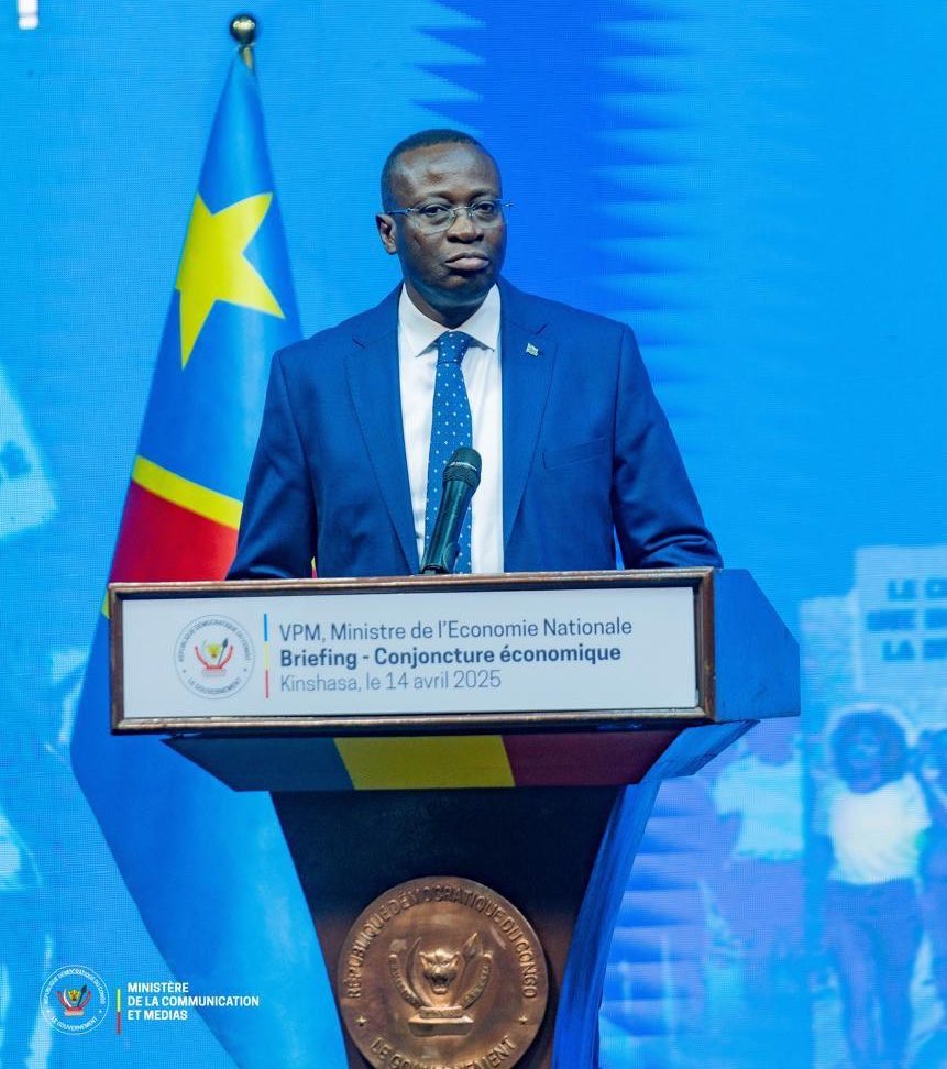 AlainMake20's tweet photo. #RDC : Mr @DMukokoSamba , Vice 1er Ministre en charge de l’Économie nationale, combien de temps faudra-t-il encore attendre pour que les prix baissent sur le marché ? 

Malgré la chute du dollar américain il y a plus de 10 jours, les prix restent inchangés.

N.B : #SoyezElegantsSvp !