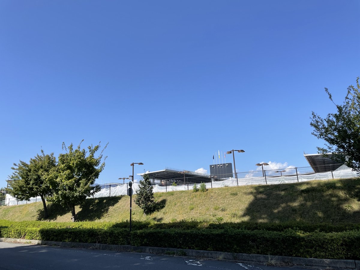 どこからか真っ白な球を追いかける球児の走る音が聞こえてきそうな。

そんな秋の高い空。

かつて暑い夏を戦いあった人達は。

今頃は机に向かってまた夢を追いかけてるのだろうか。

いつだって人生は戦いなんだよ。

だからこそこの一瞬に全てを懸けろ。

#イマソラ 
#キリトリセカイ 
#龍の棲む空
