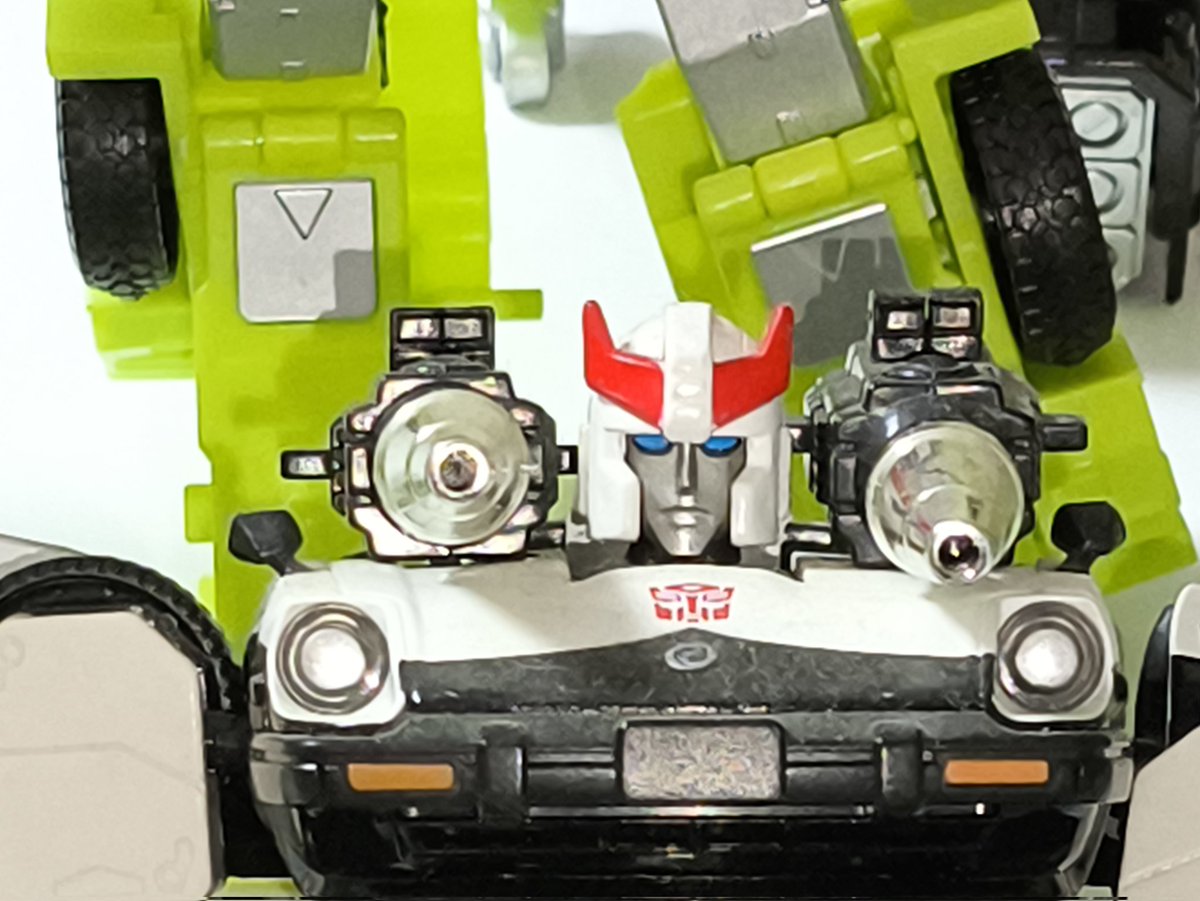 Serika_Izumi's tweet image. El que entiende entiende 😅
PD: La tablet que hace de litera improvisada es en realidad un Soundwave 😂 #constructiprowl