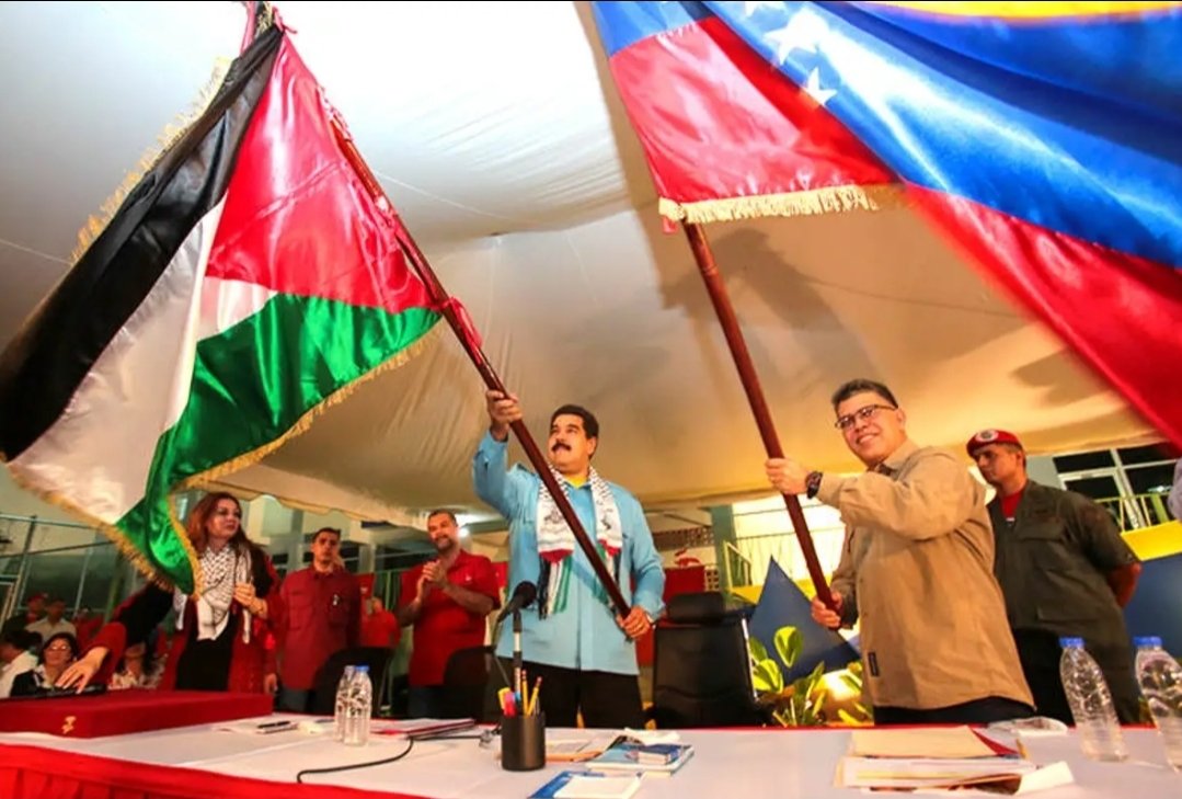 LONG LIVE HUGO CHAVEZ
LONG LIVE MADURO