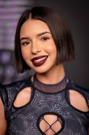 welcome back angela aguilar (da miedo que tengan el mismo corte de pelo)