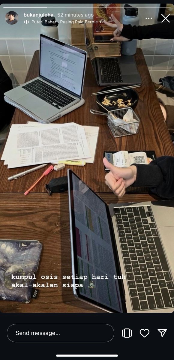 luneoflove's tweet image. My Brother’s Best Friend
A Wonki Short AU

During the school break, Julian (JW) spends the holiday with his brother’s friends. He’s met most of them before, except one. Somehow, he ends up sharing a room with that one person. Not a big deal, right? Then why does he feel fluttery?