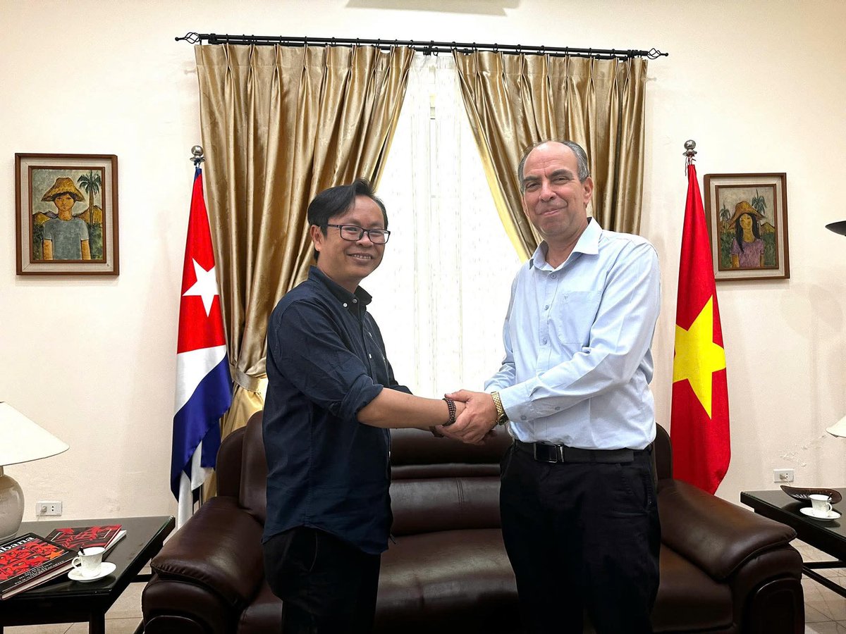 Grato encuentro con Nguyen Duc De, destacado periodista y realizador audiovisual, creador de conmovedoras historias humanas, incluido el documental "Semillas de felicidad", sobre el proyecto de producción de arroz en Cuba con inversión vietnamita.