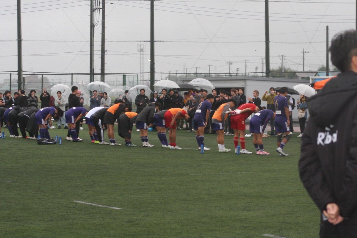 KT_BUFC's tweet photo. 2025.10.11 Sat 🏮BUFC-FESTIVAL🏮
第17節 vs白鷗大学  ４－２ Win!

生憎の雨を感じさせないくらいの応援と部員で集めた観客の方々が見守るなかプレーできて幸せでした！

決定機を決めきれなかったのは悔しいが、誰よりも準備してくれた先輩と後輩の活躍が嬉しかった！

最終節、勝って終わろう🔥 https://t.co/snfKjJ3Ufb