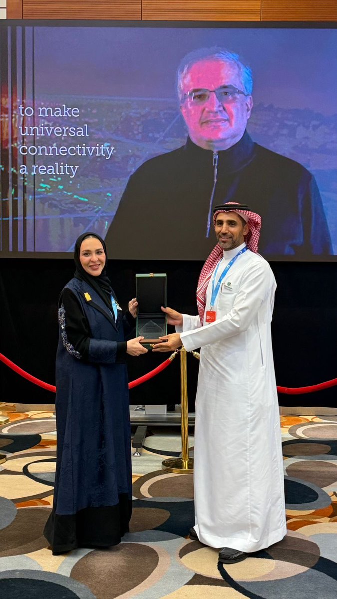 ضمن فعاليات مؤتمر #THEwas العالمي الذي استضافته جامعة الملك عبدالله للعلوم والتقنية (KAUST)، شاركت عميدة #عمادة_شؤون_الطلاب د. ياسمين رشيدي في جلسة حوارية بعنوان:
"التمكين، الجودة، والاستدامة الطلابية: مستقبل الأندية الجامعية"
Student Engagement, Quality and Sustainability: The