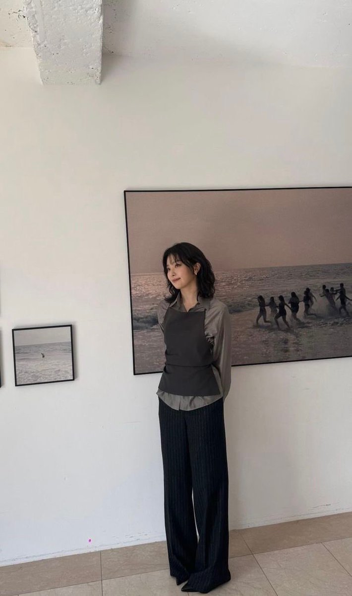 thalyonfilm's tweet image. It's been a year since seulgi held her first photography exhibition. I'm captivated by her passion for photography. I adore her talent in all forms of art. I can't wait to see what's next.