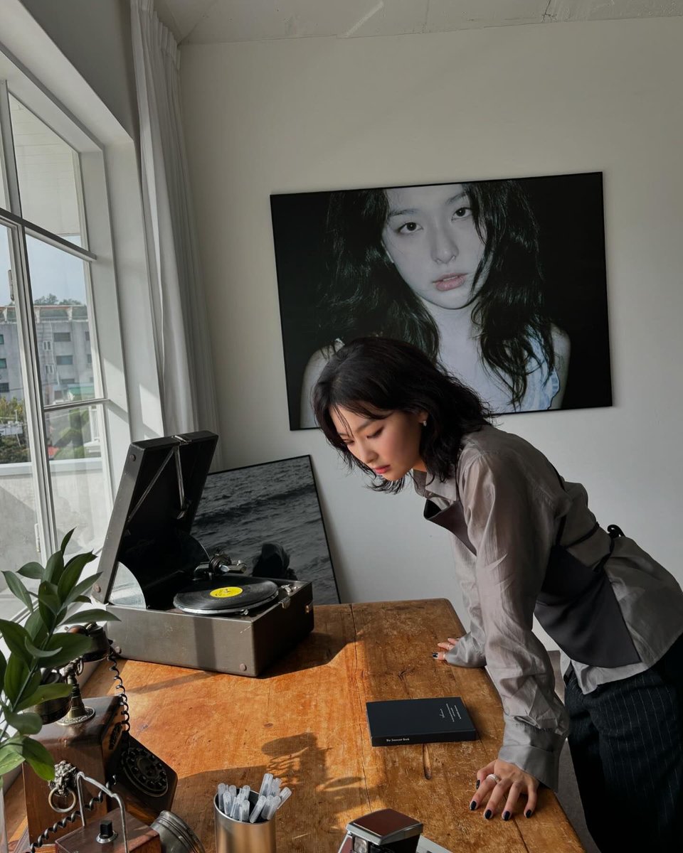 thalyonfilm's tweet image. It's been a year since seulgi held her first photography exhibition. I'm captivated by her passion for photography. I adore her talent in all forms of art. I can't wait to see what's next.