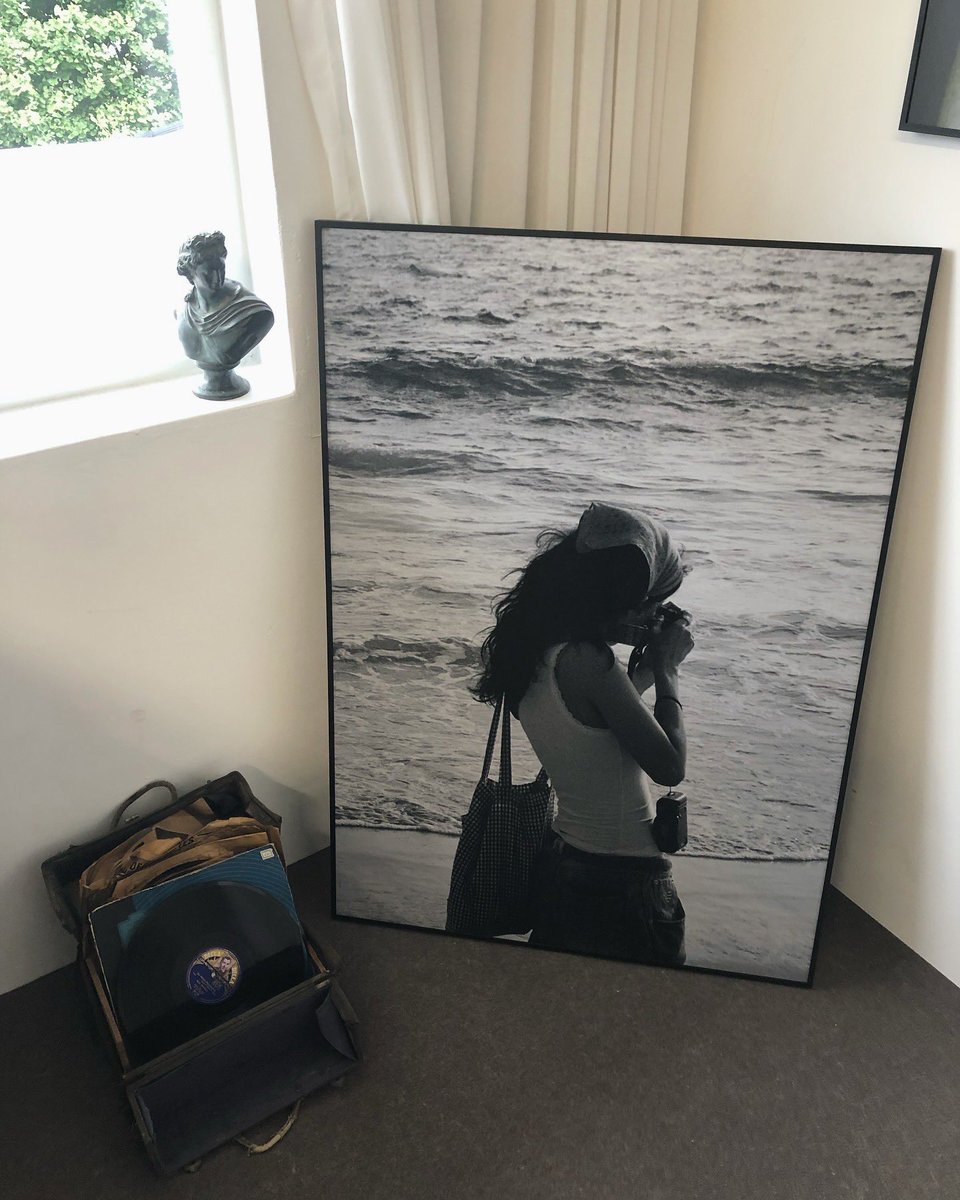 thalyonfilm's tweet image. It's been a year since seulgi held her first photography exhibition. I'm captivated by her passion for photography. I adore her talent in all forms of art. I can't wait to see what's next.