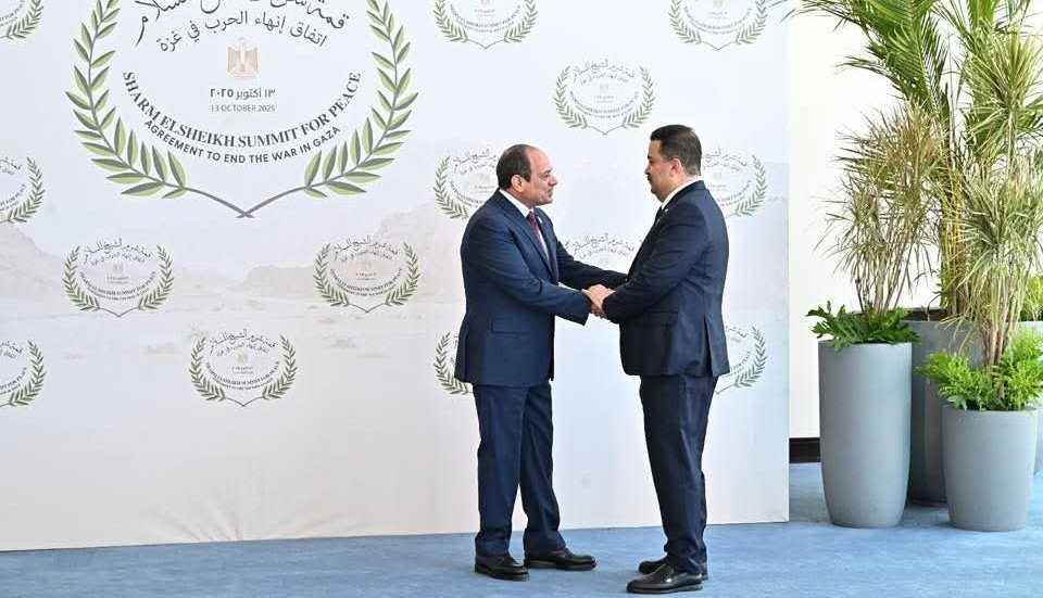 هاي شنو هاي؟!

شو العراق مشارك؟! مو البارحة واحد كاتب تغريدة جريدة وعدد اخر من اللي محد يحب العراق بگدهم يؤكدون فيها عزلة العراق بسبب عدم دعوته لقمة شرم الشيخ!!

صدمة غير متوقعة!!!! منين بعد ناخذ اخبارنا اذا "الوطنيين" يقشمرون علينا وينطونا اخبار مزيفة بحجة المعارضة؟!