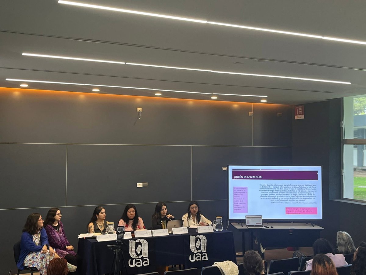 PandoSarai's tweet photo. Red de Profesoras de  filosofía política, feminismos y arte.  Un espacio que insiste en pensar otros mundos posibles. Gracias a Isabel Cabrera y Raquel Mercado de @ArteFeminismo por tan sentida y cuidada organización. https://t.co/ijXLcVQqnJ
