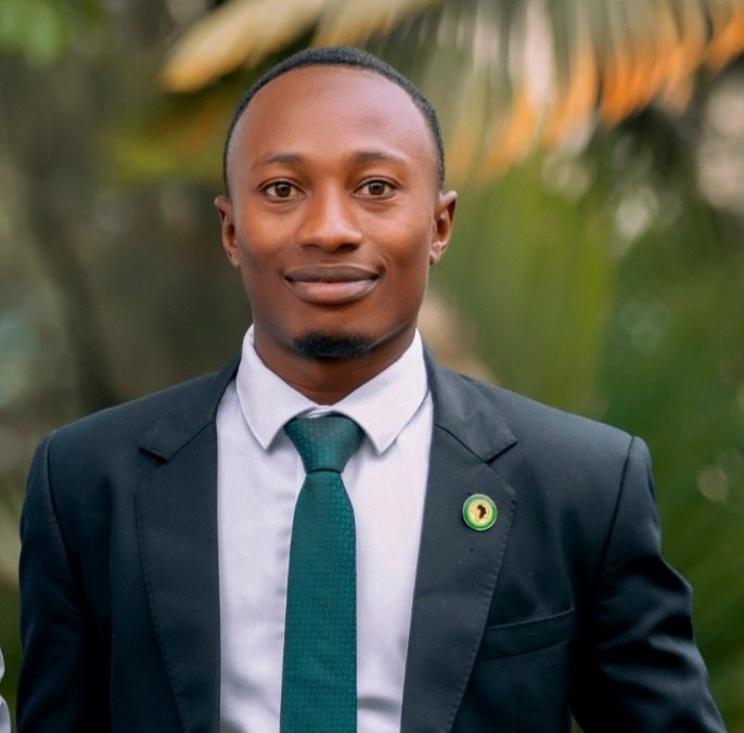 AbiasMusiime1's tweet image. Who am I to appear on the 1st Graduation list of @Makerere University? Thank you God👏👏💯. Patience Rewards🙏🙏💯💯