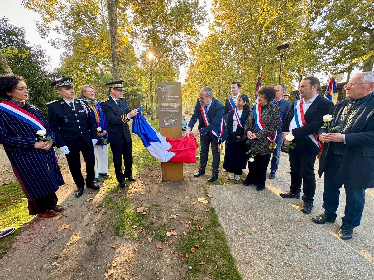 🇫🇷 Hommage à #SamuelPaty 5 ans après l’attentat qui lui a coûté la vie.
À #eragny aux côtés des élus et habitants, nous avons honoré sa mémoire &amp; son combat pour la liberté d’expression et les valeurs républicaines.
⚫️ Le parc Samuel-Paty perpétuera son souvenir !