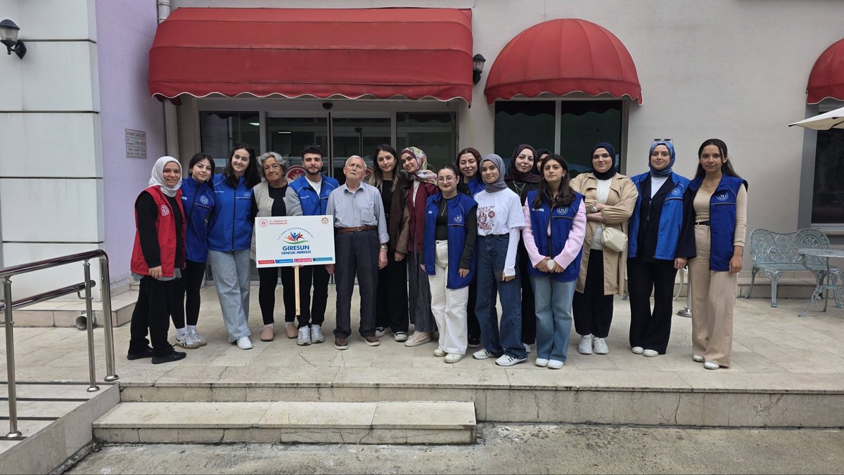 GSB_GiresunGM's tweet photo. Gönüllü Gençlerimizle tecrübeleriyle yolumuzu aydınlatan varlıklarıyla bize güç veren kıymetli çınarlarımızı ziyaret ettik.Birlikte şarkılar türküler söyleyip muhteşem bir gün geçirdik.❤️💙

İyi ki Varsınız🥰🥰🥰
#GiresunGençlikMerkezi https://t.co/nTUR1q34Ma