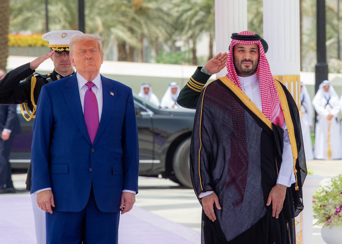 عاجل 🔴 

الرئيس الأمريكي " دونالد ترمب ":

أشكر ولي العهد الأمير محمد بن سلمان ؛ فهو صديق خاص وقام بعمل رائع.

🇸🇦🇸🇦