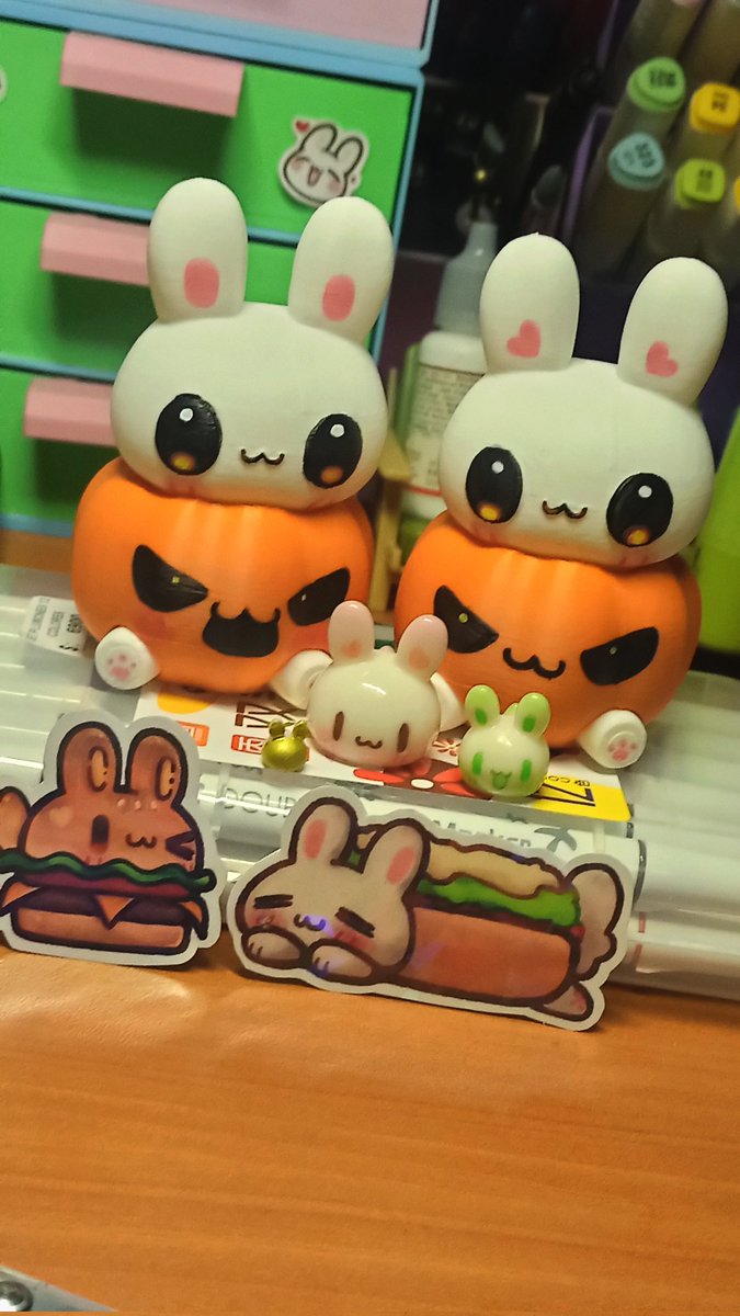 _dollymochi_'s tweet photo. Son chiquitos y adorables! Hicimos wonejos calabazas para adopción! Los llevaré a la próxima feria que asistir !! Estén atentos al anuncio :'3!!
se agradece los rt 💖 https://t.co/k4j4986kA1