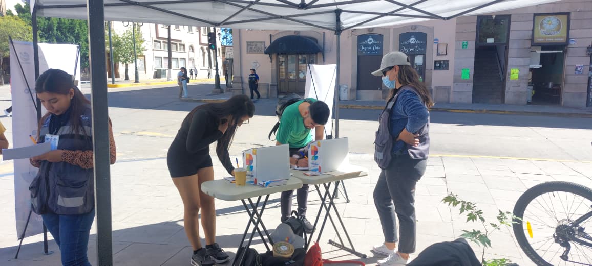 IMPLANDGO's tweet image. 🗳️ Cerramos la Consulta Ciudadana 2025 en el segundo domingo de #DurangoDeRol.
Fueron 15 días de escuchar, recorrer y compartir ideas para el futuro de nuestra tierra 🌱🤝
📊 Muy pronto conocerás los resultados de lo que soñamos juntos.