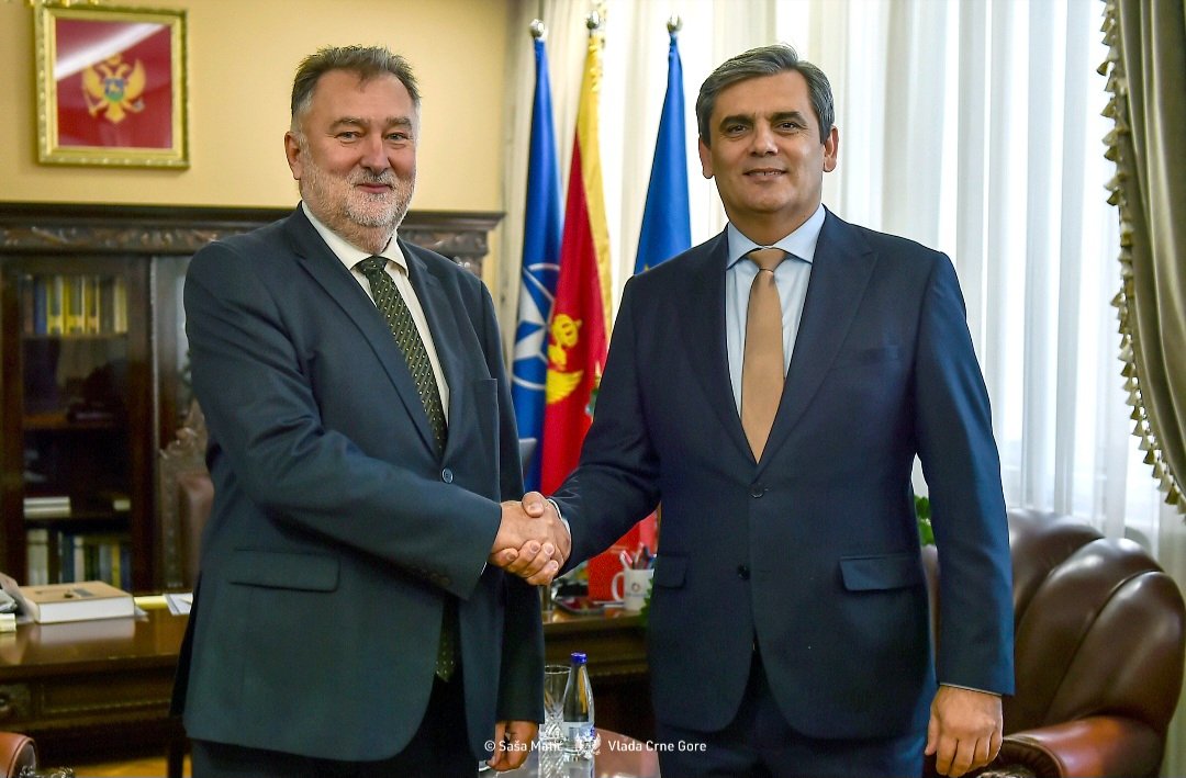With <a href="/VladaCG/">Vlada Crne Gore</a> <a href="/MFA_MNE/">MFA Montenegro</a>  <a href="/ErvinIbrahimov1/">Ervin Ibrahimovic</a> confirmed priority of #wBalkans to <a href="/SlovakiaMFA/">Slovakia MFA 🇸🇰</a> 🇸🇰 and support to #EU amabitions of 🇲🇪.✊🏻 #EU #hope #support #friendship