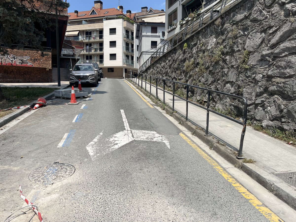 🚧 Urr. 15etik 24ra, Esteban Lasa kaleko urbanizazio lanak direla eta, Andre Mari kalera sarbidea Igartetxe kaletik kontrako norantzan #Beasain #Obrak
🚧 Del 15 al 24 de octubre cerrado acceso a Andre Mari desde Esteban Lasa➡️ Acceso por Igartetxe en sentido contrario  #Tráfico