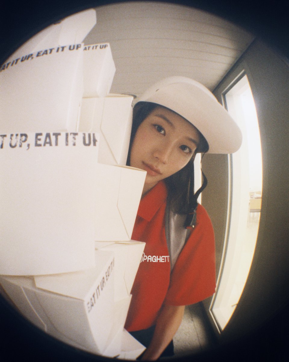 KNOCKING BASIL🌿

2025.10.24 1PM (KST) | 12AM (ET)

💿Pre-save &amp; Pre-order
le-sserafim.lnk.to/SPAGHETTI

#LE_SSERAFIM #르세라핌
#EAT_IT_UP_SPAGHETTI