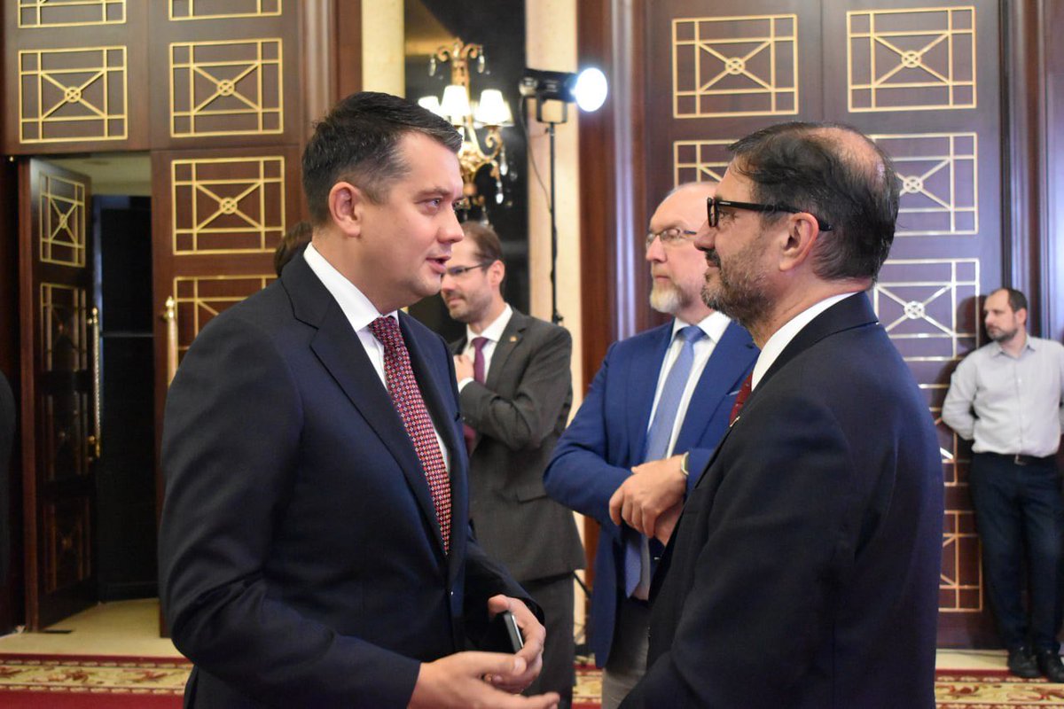 Під час прийому з нагоди Національного дня Королівства Іспанія поспілкувалися з Послом Іспанії в Україні. Подякував <a href="/RLAranda/">Ricardo López-Aranda🇺🇦🇪🇦🇪🇺</a> за солідарність і допомогу Україні, які ми відчуваємо з перших днів повномасштабного вторгнення. 
Вдячний за запрошення і теплий прийом!