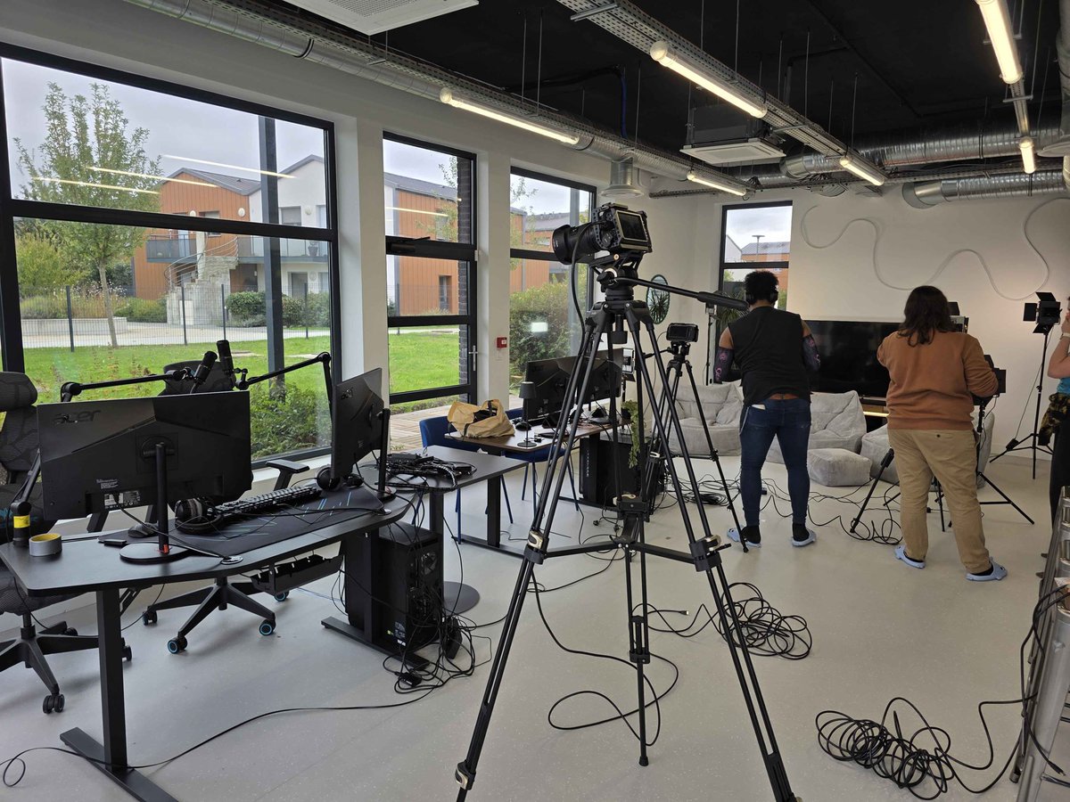 Ici Japon Corp. Esport (@icijaponesport) on Twitter photo On a transformé TOUT notre espace de vie pour le transformer en studio afin d’accueillir le cast français des <a href="/LoLGameChangers/">Game Changers</a> 🔥
Début des playoffs ce soir sur la chaîne Twitch de <a href="/pogtv_lol/">POGTV - League of Legends</a> ! 🐙 On a transformé TOUT notre espace de vie pour le transformer en studio afin d’accueillir le cast français des <a href="/LoLGameChangers/">Game Changers</a> 🔥
Début des playoffs ce soir sur la chaîne Twitch de <a href="/pogtv_lol/">POGTV - League of Legends</a> ! 🐙