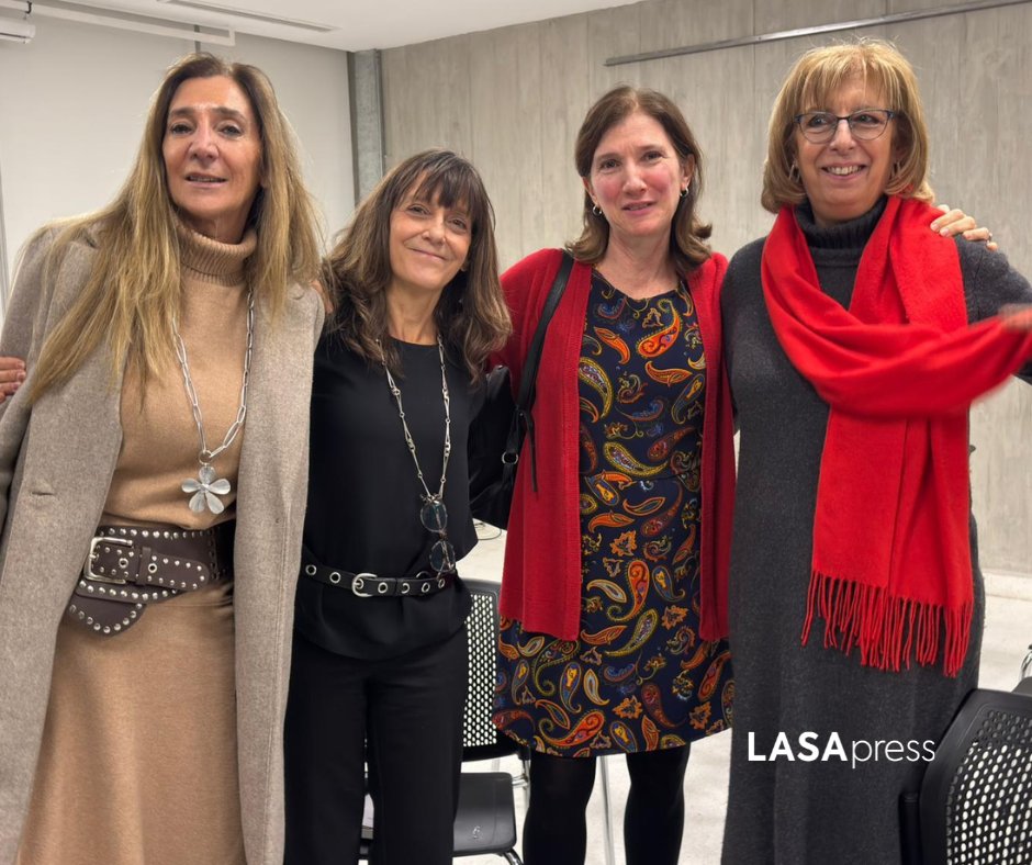 LASAPress's tweet image. El mes pasado en Córdoba, Argentina, se llevó a cabo la presentación de Provincias Un-Idas de Laura Demaría.
¡Gracias a todas las personas que se sumaron!

📸 De izquierda a derecha: Nancy Calomarde , la autora, Laura Maccioni y Roxana Patiño.
#LASApress #LatinAmericanStudies