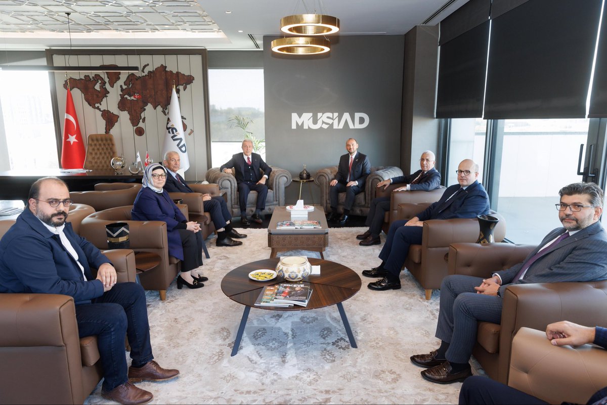 BurhanOzdemirTR's tweet photo. Bugün, TBMM Millî Savunma Komisyonu Başkanımız Sayın Hulusi Akar (@hulusiakarmedya) ve AK Parti Kayseri Milletvekilimiz Sayın Ayşe Böhürler’i (@aysebohurler) Genel Merkezimizde ağırladık.

Kendileriyle ülkemizin savunma sanayiinde geldiği nokta, stratejik üretim kapasitesi ve MÜSİAD olarak bu alanda yürüttüğümüz çalışmalar üzerine verimli bir istişare gerçekleştirdik.

Sayın Bakanımıza ve Sayın Böhürler’e nazik ziyaretleri için teşekkür ediyoruz.