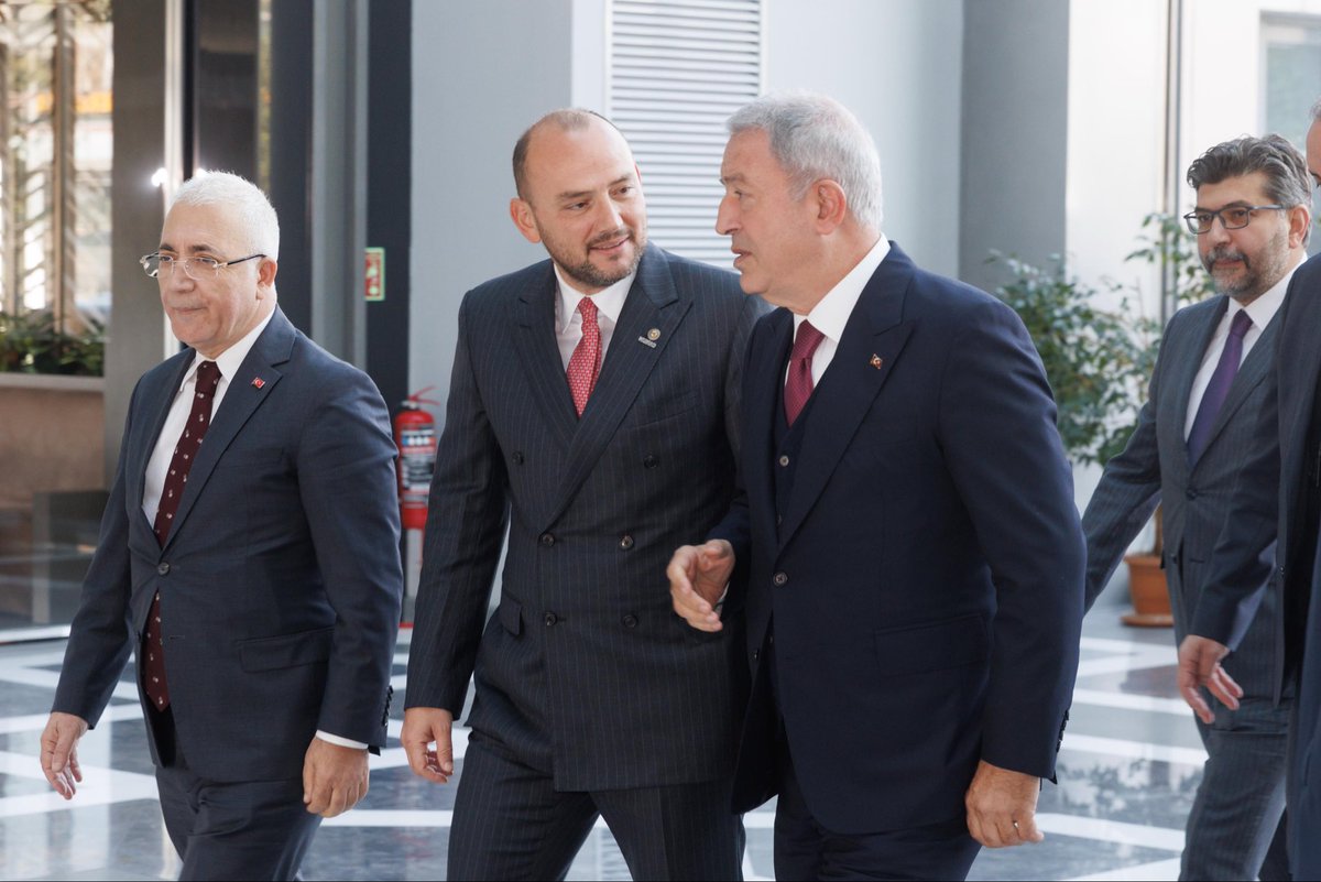 BurhanOzdemirTR's tweet photo. Bugün, TBMM Millî Savunma Komisyonu Başkanımız Sayın Hulusi Akar (@hulusiakarmedya) ve AK Parti Kayseri Milletvekilimiz Sayın Ayşe Böhürler’i (@aysebohurler) Genel Merkezimizde ağırladık.

Kendileriyle ülkemizin savunma sanayiinde geldiği nokta, stratejik üretim kapasitesi ve MÜSİAD olarak bu alanda yürüttüğümüz çalışmalar üzerine verimli bir istişare gerçekleştirdik.

Sayın Bakanımıza ve Sayın Böhürler’e nazik ziyaretleri için teşekkür ediyoruz.