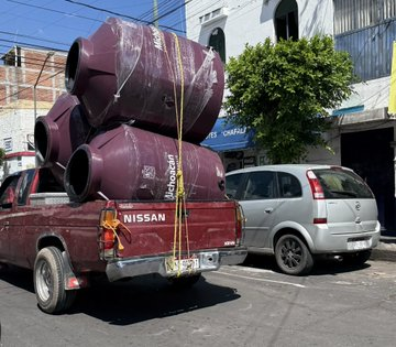 Alerta previa de <a href="/conagua_mx/">Conagua</a>, resultado: negligencia al no alertar a gente de #Puebla, #Hidalgo y #Veracruz para prevenir la tragedia y salvar 64 vidas.

No hubo albergues, no avisaron de los riesgos después de 50 horas de lluvias como en #OTIS

Y llega "ayuda" guinda, miserables